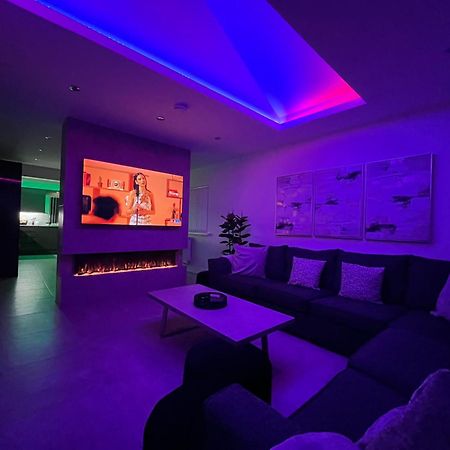 Luxury Property With Hot Tub And Sea Views Oystermouth Bagian luar foto