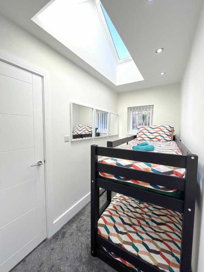 Luxury Property With Hot Tub And Sea Views Oystermouth Bagian luar foto