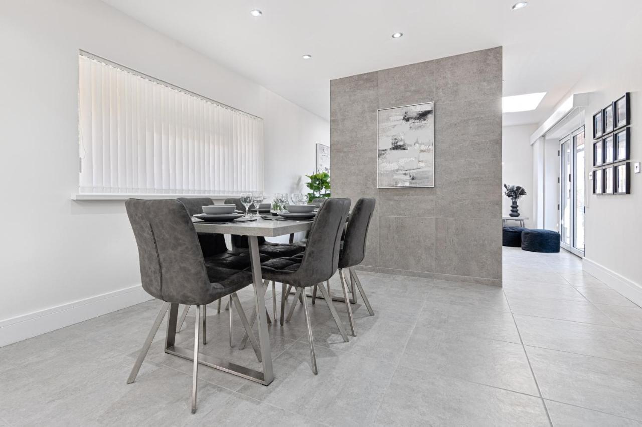 Luxury Property With Hot Tub And Sea Views Oystermouth Bagian luar foto