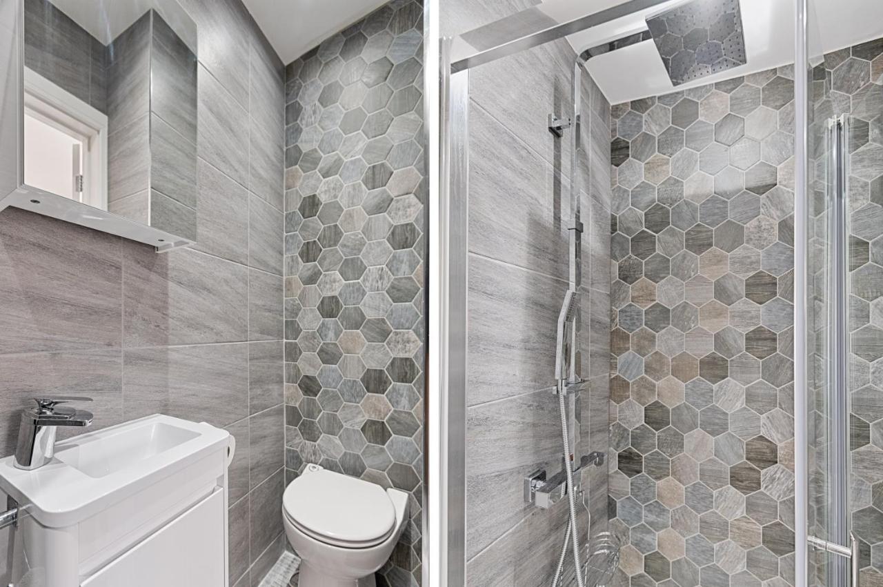 Luxury Property With Hot Tub And Sea Views Oystermouth Bagian luar foto