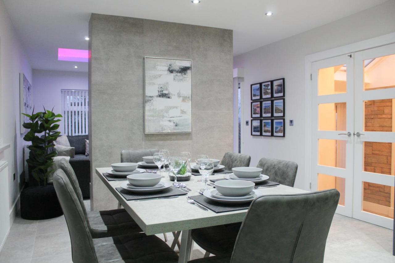 Luxury Property With Hot Tub And Sea Views Oystermouth Bagian luar foto