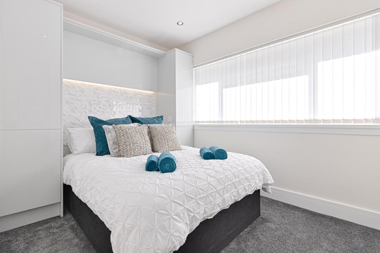 Luxury Property With Hot Tub And Sea Views Oystermouth Bagian luar foto