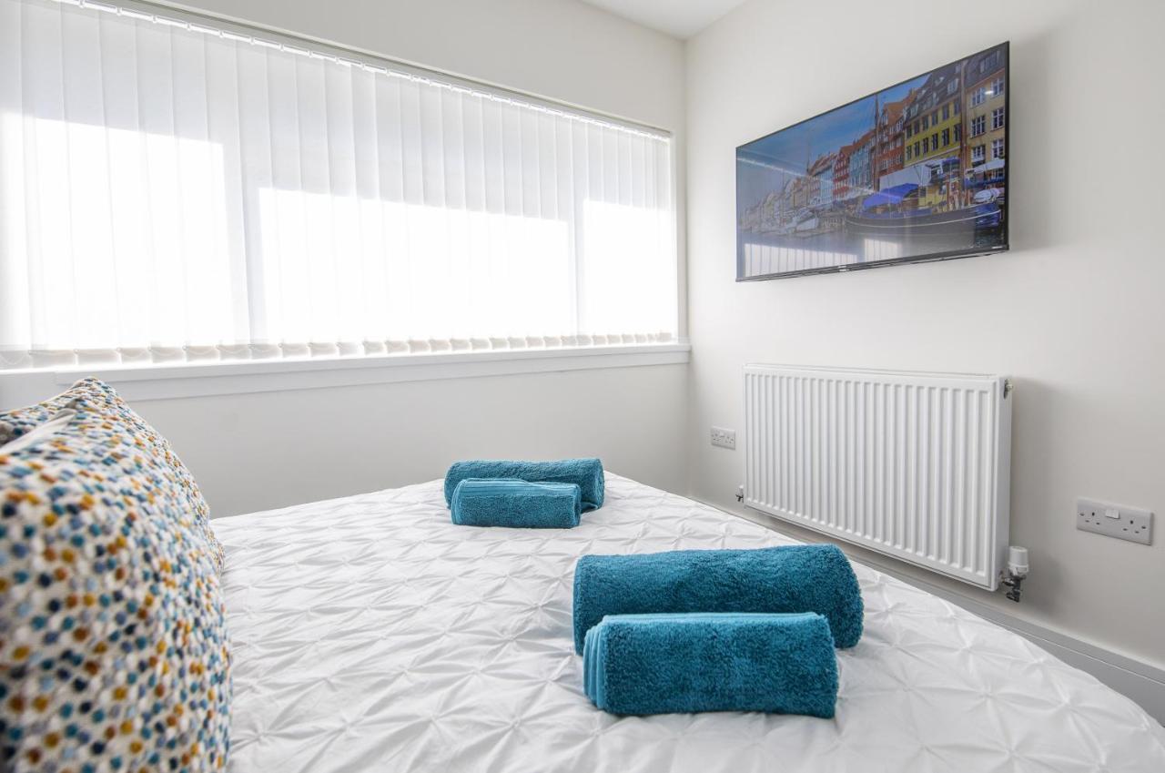 Luxury Property With Hot Tub And Sea Views Oystermouth Bagian luar foto