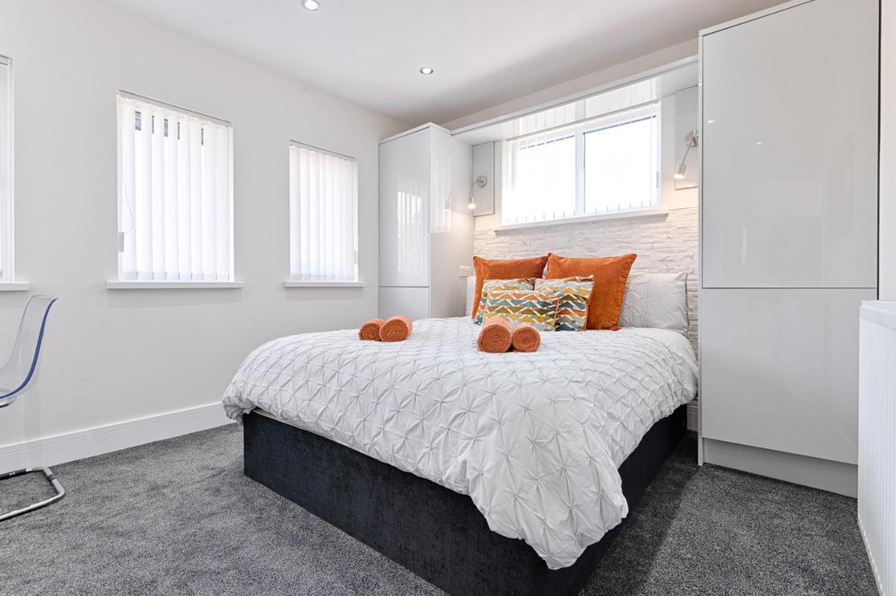 Luxury Property With Hot Tub And Sea Views Oystermouth Bagian luar foto