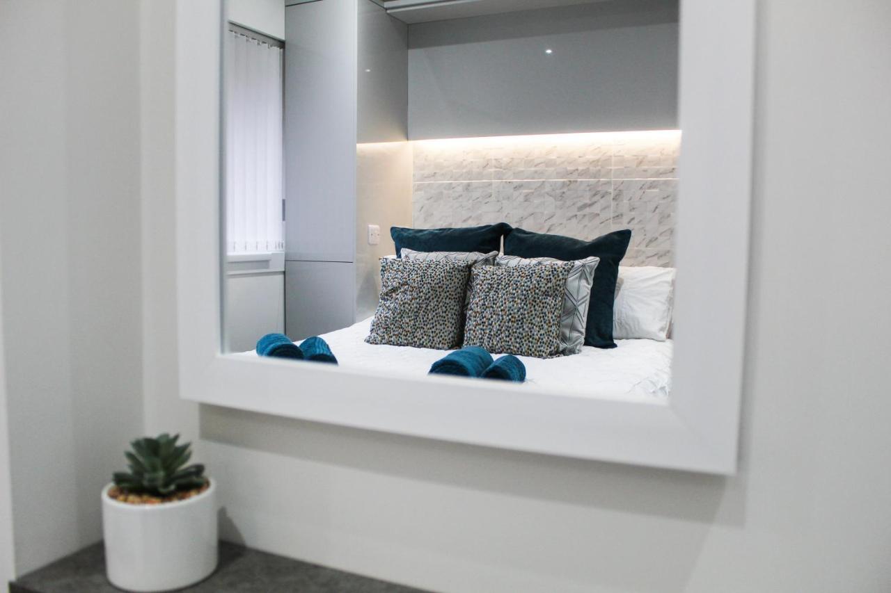 Luxury Property With Hot Tub And Sea Views Oystermouth Bagian luar foto