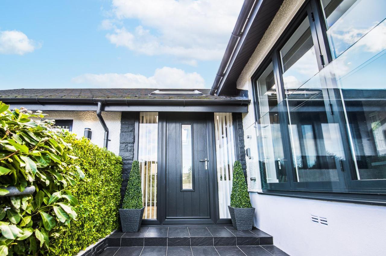 Luxury Property With Hot Tub And Sea Views Oystermouth Bagian luar foto