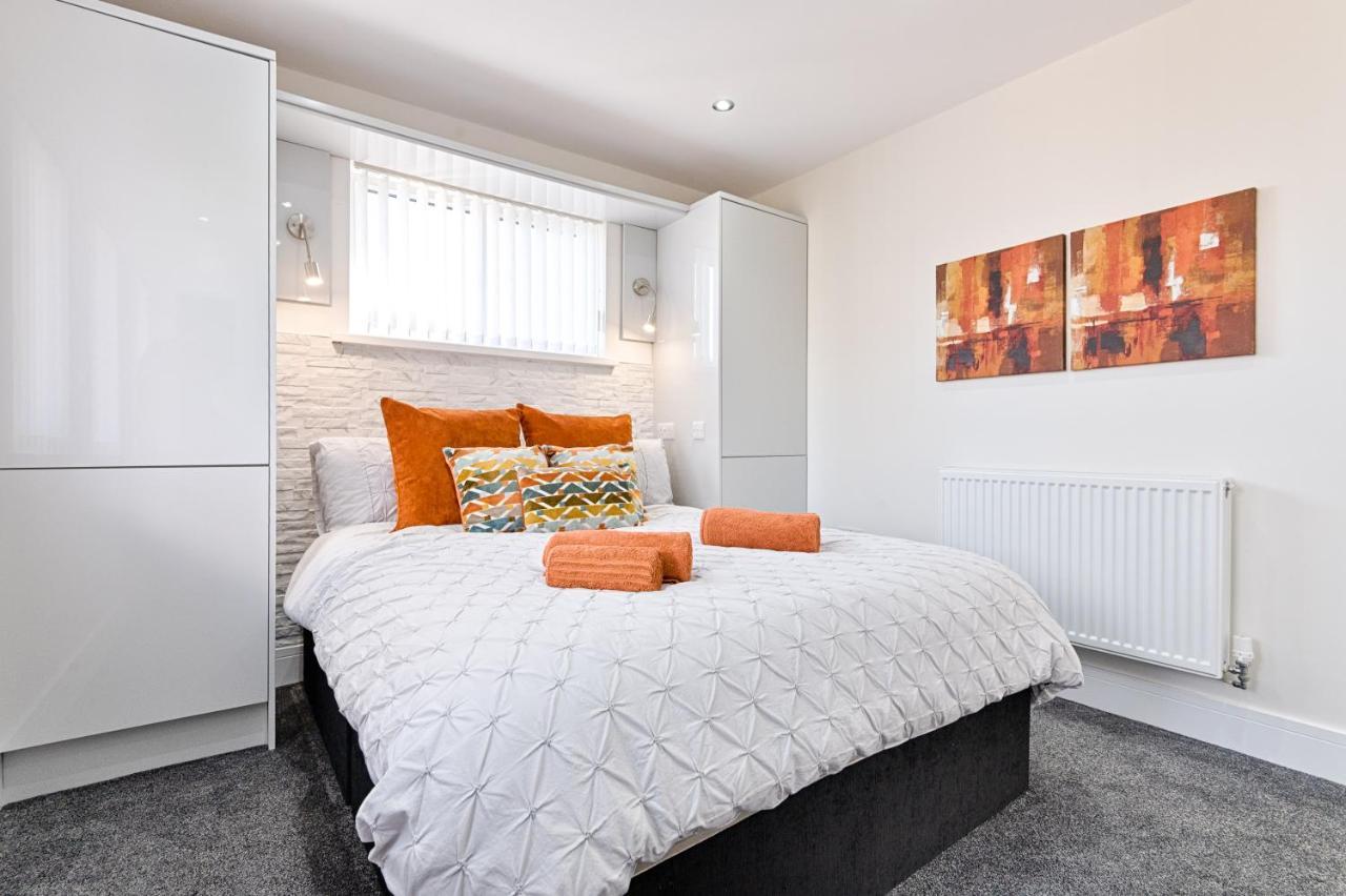 Luxury Property With Hot Tub And Sea Views Oystermouth Bagian luar foto