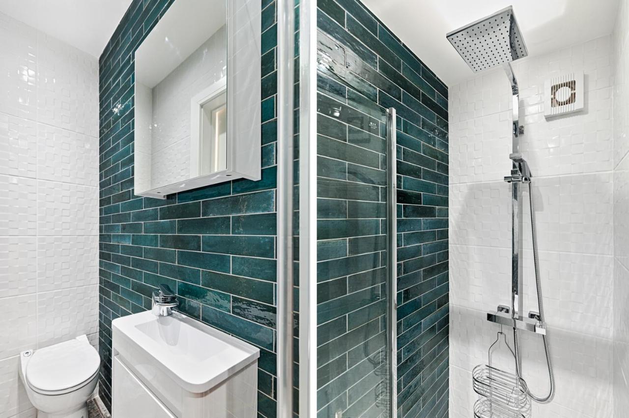 Luxury Property With Hot Tub And Sea Views Oystermouth Bagian luar foto