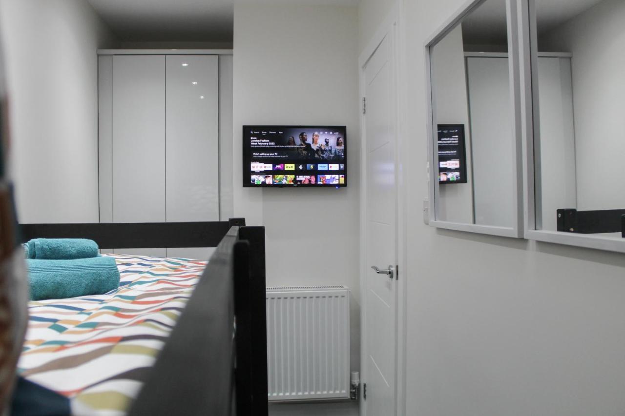 Luxury Property With Hot Tub And Sea Views Oystermouth Bagian luar foto