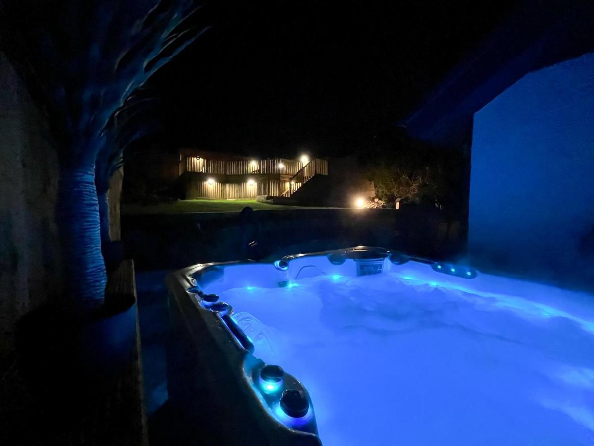 Luxury Property With Hot Tub And Sea Views Oystermouth Bagian luar foto