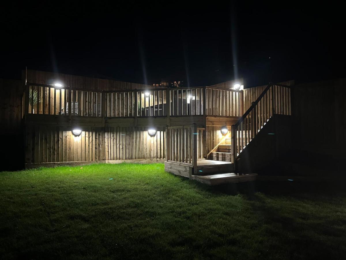 Luxury Property With Hot Tub And Sea Views Oystermouth Bagian luar foto