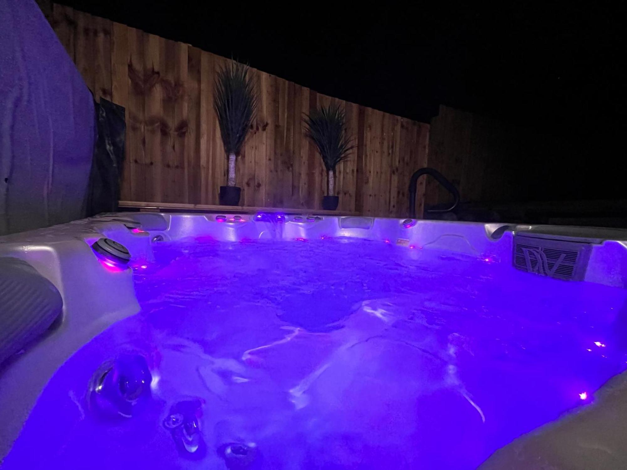 Luxury Property With Hot Tub And Sea Views Oystermouth Bagian luar foto